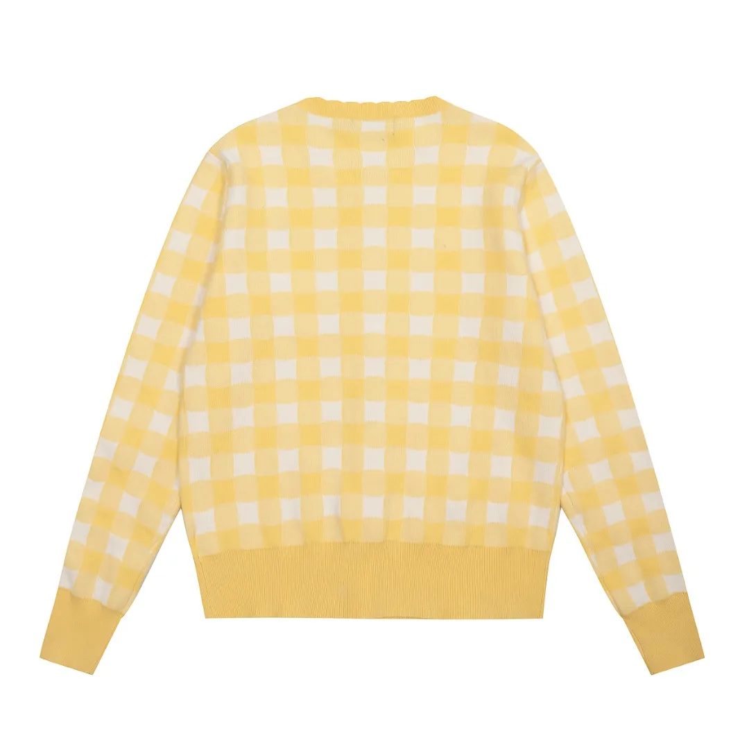 P190 Top quality" Style number: DS015# [Ralph Lauren plaid jacquard basic pony embroidered logo knitted cardigan long sleeves] ✅Ralph Lauren Ralph Lauren classic basic versatile plain plaid jacquard knitted cardigan long-sleeved small jacket ✅Main supplier of platform live broadcast wholesale entities ✅ZP quality 1:1 pattern making Scan the code to enter the GF website Counter quality ✅Detailed quality The only one in Guangzhou Imported quality cotton yarn Mainly high-end Needless to say, cost-effective and good quality. ✅Restore the original version. Loose, comfortable and stress-free. Simple is high-end. Classic is timeless. ✅The upper body is simple and easy to match. A must-have for goddess ootd. Good-looking clothes are never picky. A must-have in the goddess’ wardrobe. Size: S-L. Color: Navy blue. Light blue. Pink. Gray. Yellow. Red.